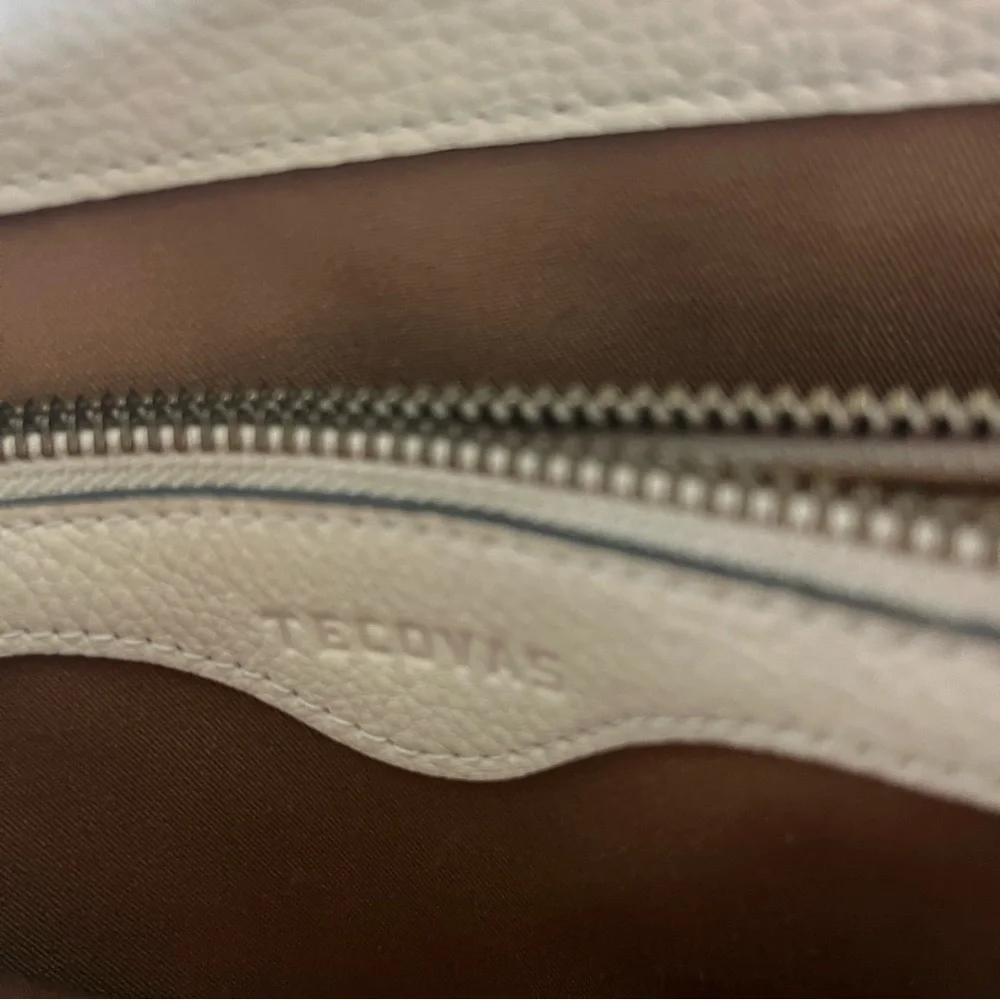 Tecovas Sierra Hobo Crossbody in Cream Pebbled Leather with Gold Zipper (EUC)